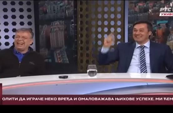 Pogledajte kako Rade Bogdanović i Nele Karajlić pjevaju himnu FK Željezničar