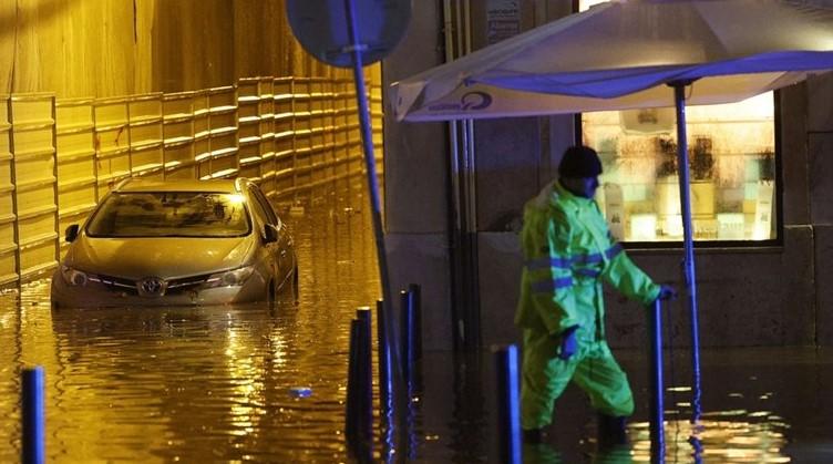 Velike poplave u Lisabonu: Najmanje jedna osoba poginula