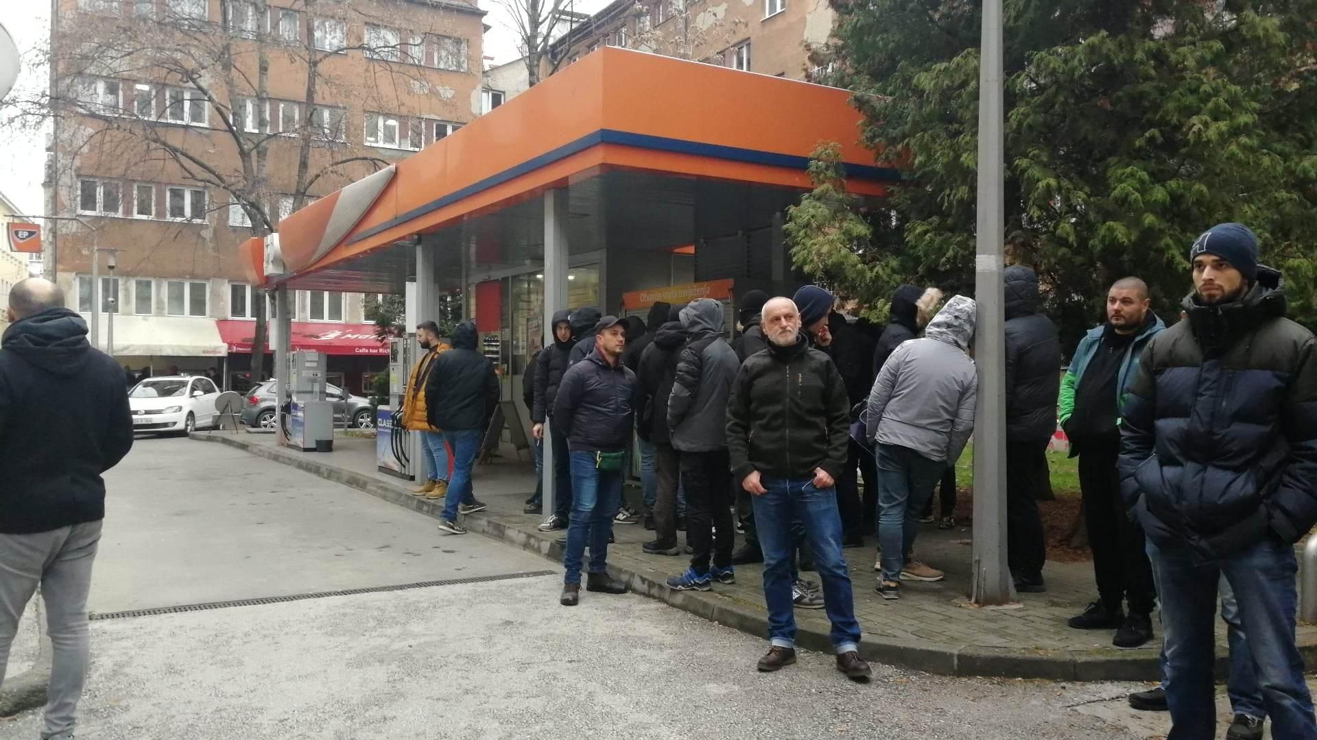 Prijatelji Mehmeda Ramića ispred Kantonalnog suda KS: Nastavljeno suđenje za ubistvo