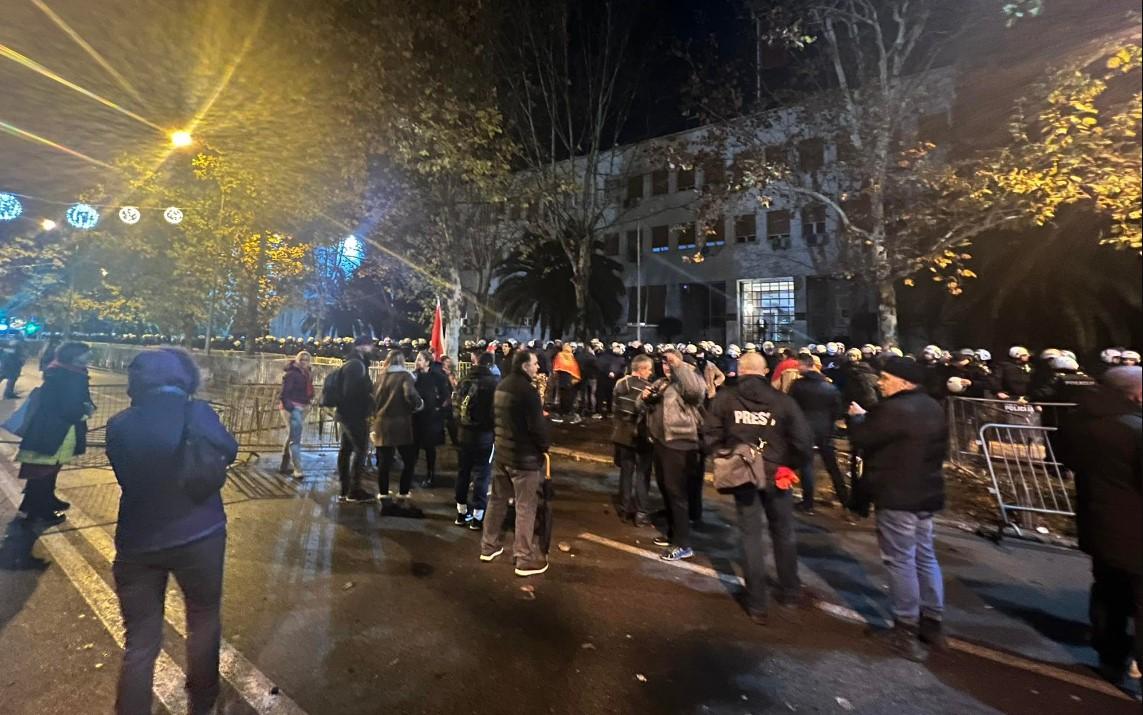 Situacija mirna ispred zgrade Skupštine Crne Gore, građani se polako razilaze