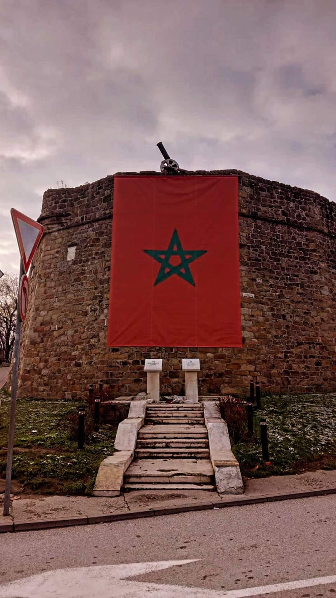 Velika podrška za Maroko stiže i iz Novog Pazara: Na tvrđavi osvanula zastava duga sedam metara