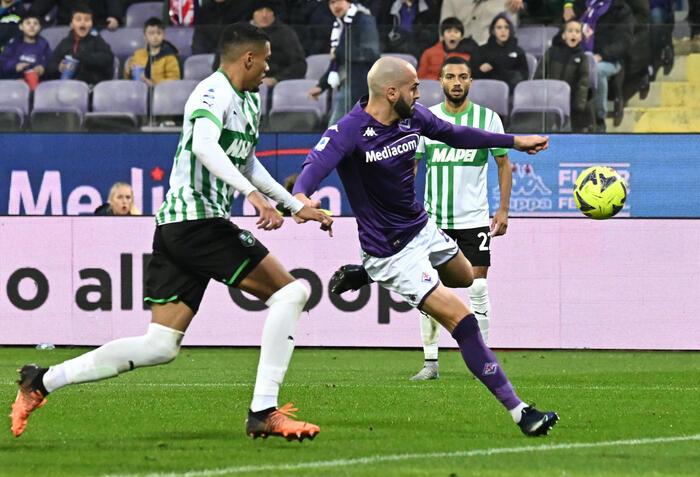 Fiorentina u nadoknadi pobijedila Sasuolo, odata počast Vijaliju