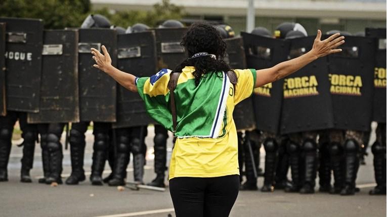 Protest pristalica Bolsonara - Avaz