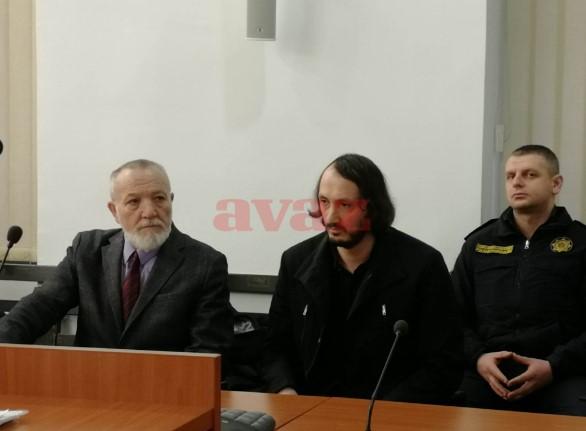 Optuženi Macan u društvu advokata Duška Tomića - Avaz