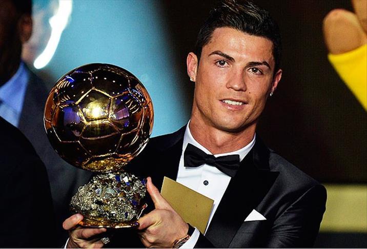 Ronaldo: Sa trofejom na dodjeli nagrade 2013. godine - Avaz