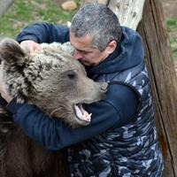Petar Tubić spasio dvije medvjedice: Maša i Ljubica ostale bez majke, a sada su pitome