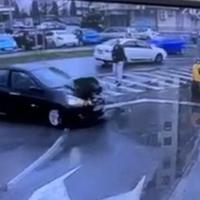 Teška saobraćajna nesreća u Podgorici: Automobilom udario ženu na pješačkom i bacio je na zid zgrade