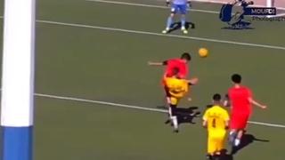 Uznemirujući snimak / Fudbaler iz Alžira (17) preminuo od udarca