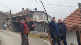 Jutro nakon zemljotresa: Mještane sela Ljubetovo posjetio Fuad Kasumović, krenulo se u obnovu oštećenih krovova