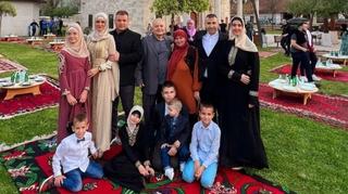 Ramazanska priča iz Banje Luke: Porodica Memić organizuje iftare u krugu Ferhadije i dijeli ljepotu ramazana sa komšijama