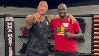Oduševio potezom: MMA borac pomagao selu, ostalo mu sedam dolara, a onda se javio "The Rock"