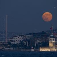 Nestvarne fotografije: Pun mjesec iznad Istanbula