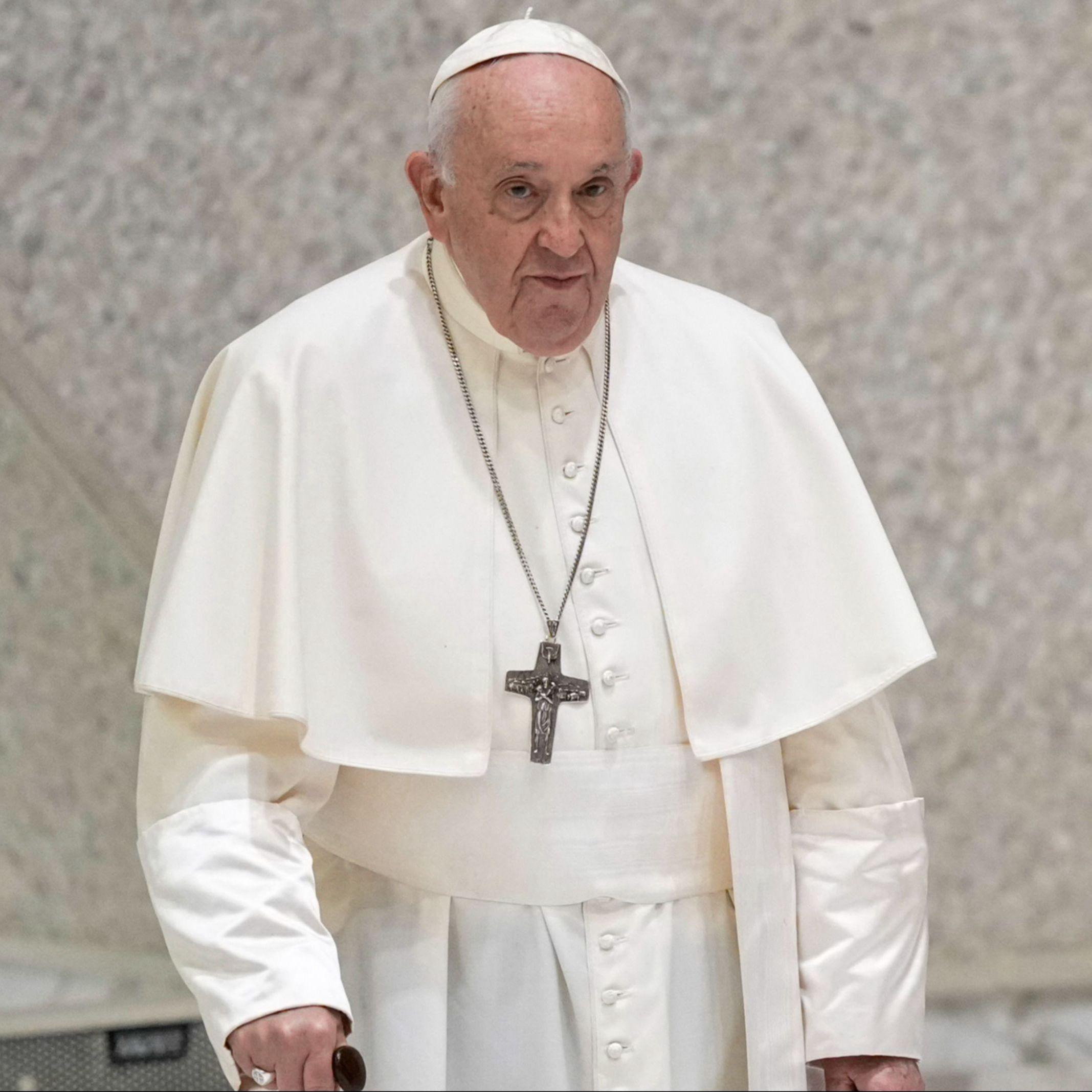 Papa Franjo formalno odobrio: Svećenici smiju dati blagoslov istospolnim parovima