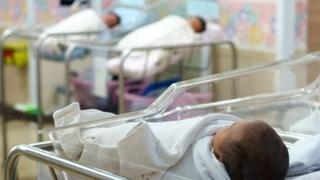 U Općoj bolnici "Prim. dr. Abdulah Nakaš" rođeno je pet beba, na UKC Tuzla šest