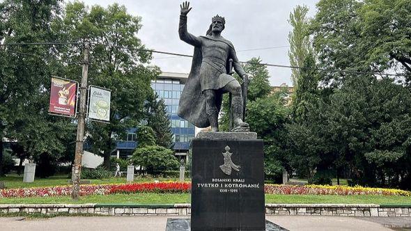 Spomenik kralju Tvrtku I Kotromaniću u Sarajevu   - Avaz