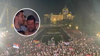Nekoliko hiljada navijača dočekalo košarkaše i Đokovića u Beogradu, Novak zaplakao na balkonu