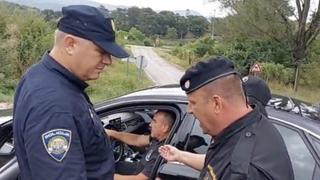 HOS-ovci zaustavljeni na ulazu u Knin: Policija ih odvela u Šibenik