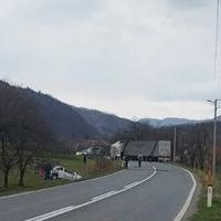 Vozač automobila iz Kotor Varoši poginuo u sudaru s kamionom  