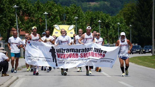 Ultramaratonci stigli u Potočare - Avaz