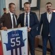 Predsjednik Želje uručio dresove "Plavih" Čeferinu i Staniću