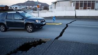 Samo danas zabilježeno 900 zemljotresa na Islandu, pojavile se pukotine u zemlji