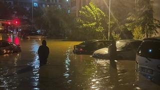 Jaka kiša zahvatila Istanbul, poplavljeni dijelovi grada