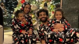 Salah dobio kritike nakon fotografije s jelkom i poruke za Božić