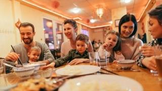 Žena izašla na večeru pa napala roditelje: Prestanite voditi djecu u restorane