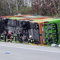 Tragedija u Njemačkoj: Najmanje četiri osobe poginule u prevrtanju autobusa firme "Flixbus"