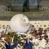Sve je više slučajeva skrnavljenja historijski vrijednih simbola: Iščupana svjetiljka bačena na Spomenik ubijenoj djeci Sarajeva