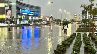 Ovako izgleda Dubai pod vodom: Potop u pustinji, grmljavinska oluja pogodila milionski grad