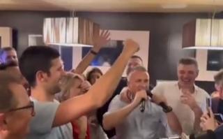 Đoković s roditeljima zapjevao poznatu pjesmu, Crnogorci oduševljeni