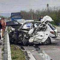 Teška nesreća kod Modriče: Automobil se sudario sa cisternom, mladić poginuo na licu mjesta