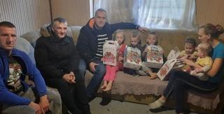 Sve je više pozitivnih primjera, za beskućnike niču kuće: Salihbašić paketićima obradovao petero malih Tukića