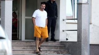Foto / Denis Buntić se prijavio u policijsku stanicu u Ljubuškom: Stigao u papučama