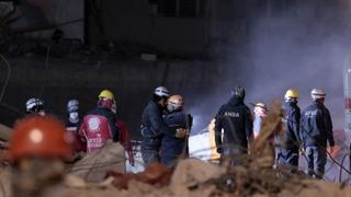 Turska: Ispod ruševina pronađena tijela majke i troje djece
