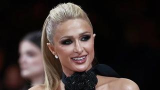 Paris Hilton brutalno ismijana zbog "kokošijeg" hoda