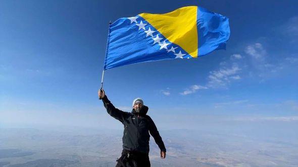 Zastava BiH na Araratu - Avaz