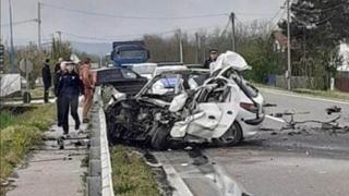 Teška nesreća kod Modriče: Automobil se sudario sa cisternom, mladić poginuo na licu mjesta