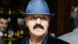 Haris Džinović tugu gasi u hodu: Pjevač snimljen kako pije alkohol nasred ulice