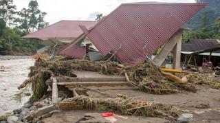U poplavama u Indoneziji 26 poginulih i najmanje šest nestalih