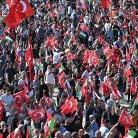 Desetina hiljada ljudi izašlo na ulice Istanbula, uzvikivali su: ‘"Smrt Izraelu! Van iz Palestine! Allah je velik!"