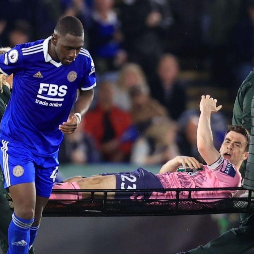 Teška povreda defanzivca Evertona: Iznesen na nosilima sa terena