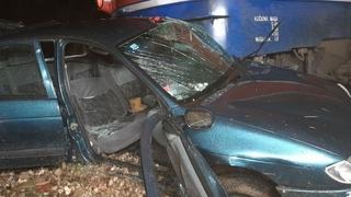Voz smrskao automobil u Banjoj Luci: Dvije osobe teško povrijeđene