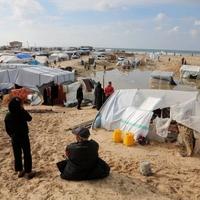 Obilne kiše poplavile hiljade kampova u koje su se sklonili Palestinci
