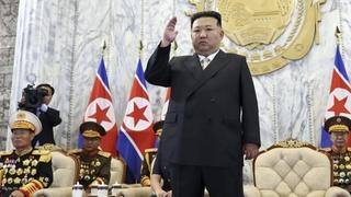 Paradom paravojnih skupina obilježena 75. godišnjica utemeljenja Sjeverne Koreje