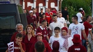 Navijači Sarajeva u velikom broju pristižu na stadion, igrači će imati veliku podršku