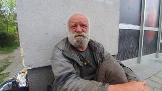 Video / Snimili smo Žarka koji živi u pećini, u centru Zenice: Ovo je njegova poruka!