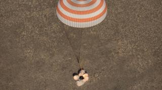 Troje astronauta iz Međunarodne svemirske stanice se bezbjedno vratilo na Zemlju