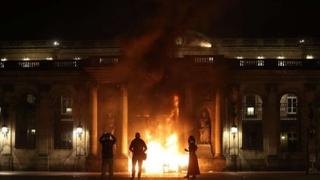 Nasilni neredi širom Francuske u opadanju